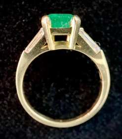 Bague or jaune émeraude