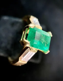 Bague or jaune émeraude