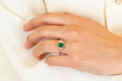 Bague or jaune émeraude 1,24cts et diamants