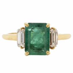 Bague or jaune émeraude diamants