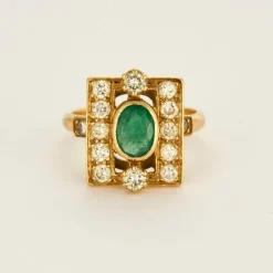 Bague or jaune, émeraude et diamants