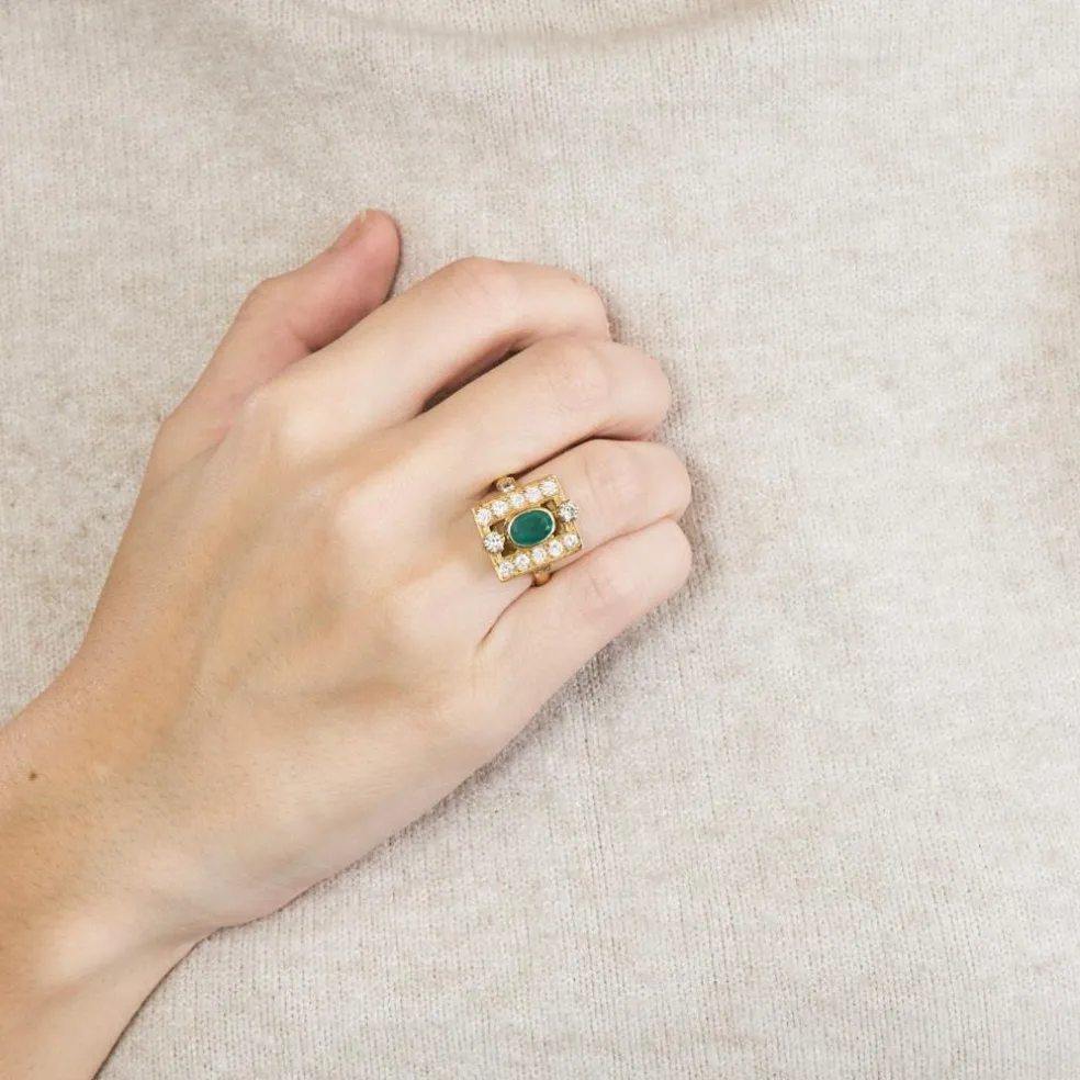Bague or jaune, émeraude et diamants