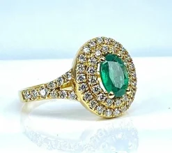 Bague or jaune émeraude et diamants
