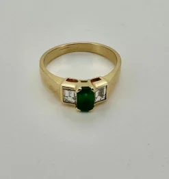 Bague or jaune, émeraude et diamants