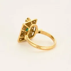 Bague or jaune, émeraude et diamants