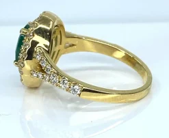 Bague or jaune émeraude et diamants