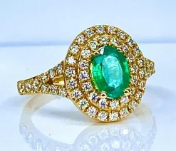 Bague or jaune émeraude et diamants