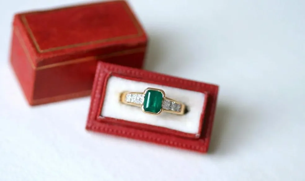 Bague or jaune émeraude et diamant Princesse