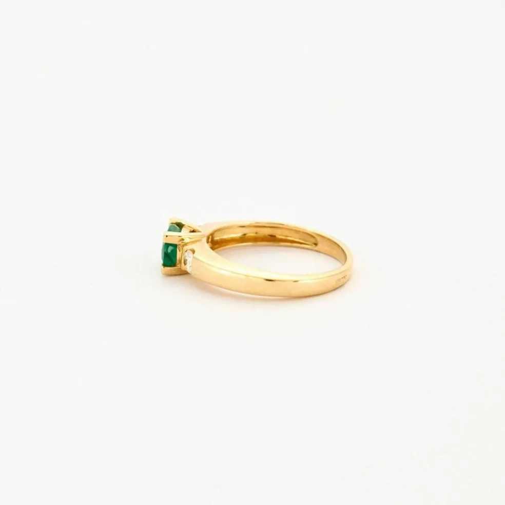 Bague or jaune émeraude ovale et diamants