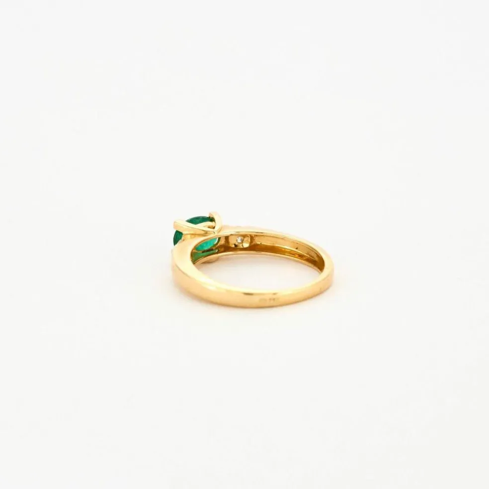 Bague or jaune émeraude ovale et diamants