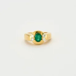 Bague or jaune émeraude serti clos et diamants