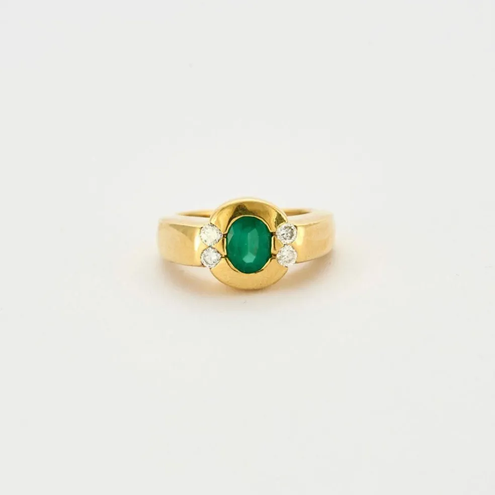 Bague or jaune émeraude serti clos et diamants
