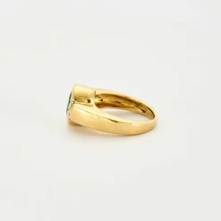 Bague or jaune émeraude serti clos et diamants