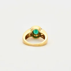 Bague or jaune émeraude serti clos et diamants