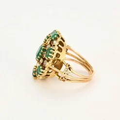 Bague or jaune, émeraudes et diamants