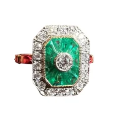 Bague or jaune, éméraudes calibrées et pavage diamants
