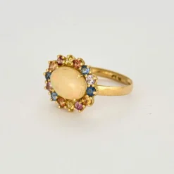 Bague or jaune, opale 5cts, saphirs multicolores