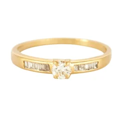 Bague or jaune ornée de diamants