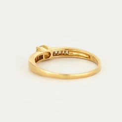 Bague or jaune ornée de diamants