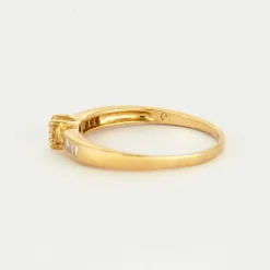Bague or jaune ornée de diamants