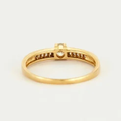 Bague or jaune ornée de diamants
