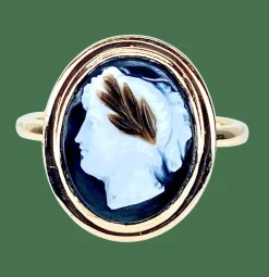 Bague or jaune ornée d’un camée en onyx, vers 1880