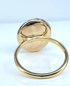 Bague or jaune ornée d’un camée en onyx, vers 1880