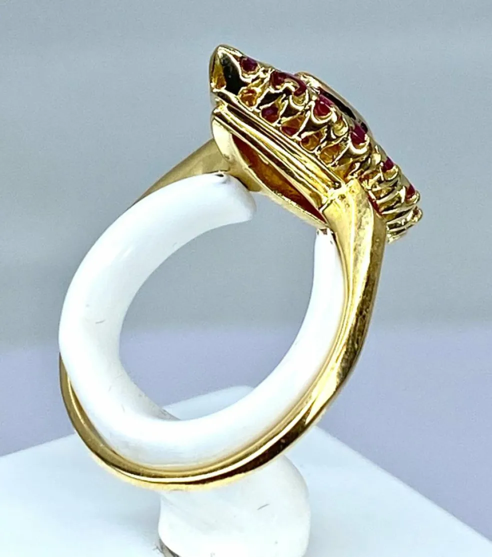 Bague or jaune pavée de rubis