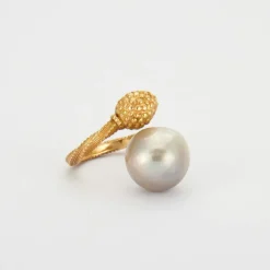 Bague or jaune, perle
