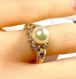 Bague or jaune, perle et 38 diamants