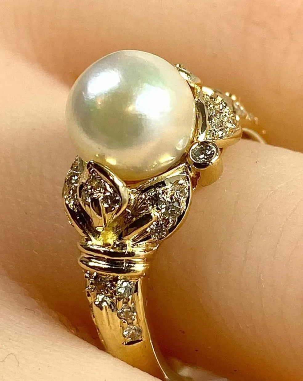 Bague or jaune, perle et 38 diamants