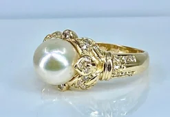 Bague or jaune, perle et 38 diamants