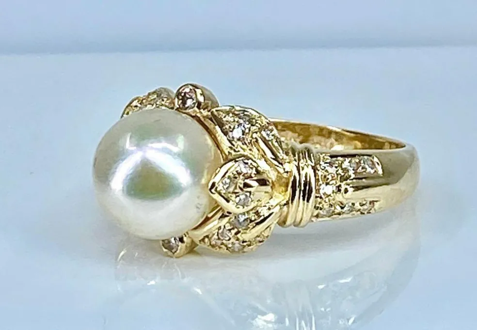 Bague or jaune, perle et 38 diamants