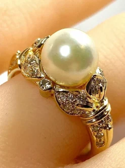 Bague or jaune, perle et 38 diamants