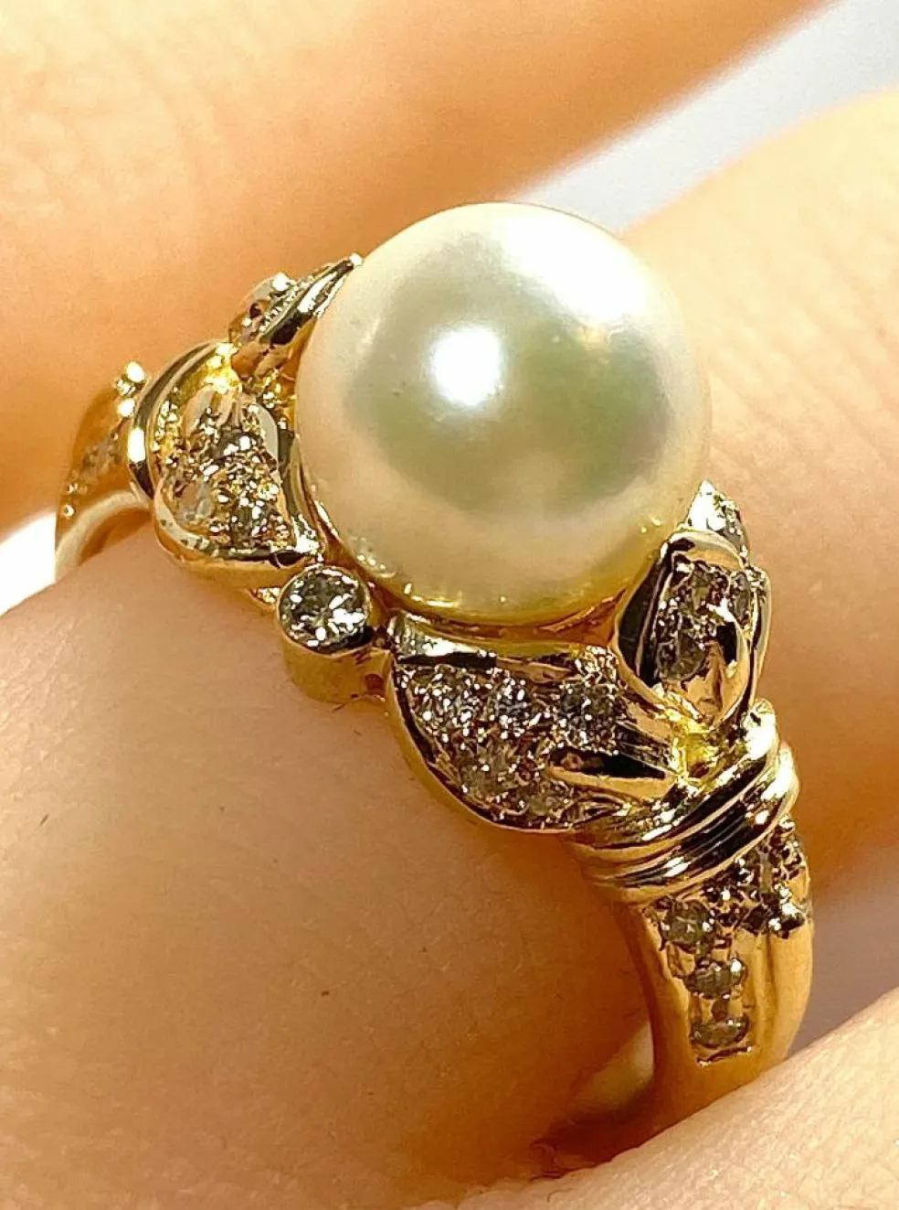 Bague or jaune, perle et 38 diamants