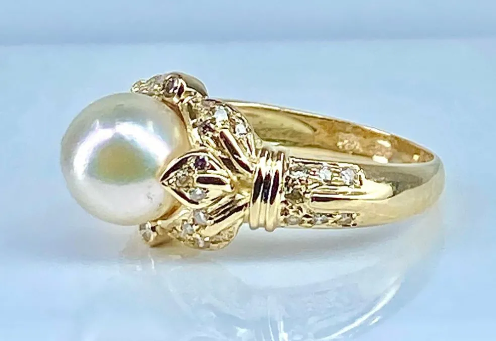Bague or jaune, perle et 38 diamants