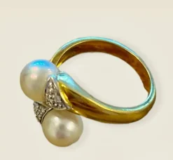 Bague or jaune, perles, diamants