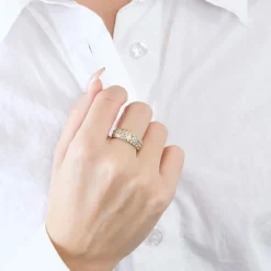 Bague or jaune ruban tour complet de diamants