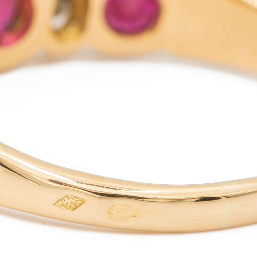 Bague Or jaune rubis
