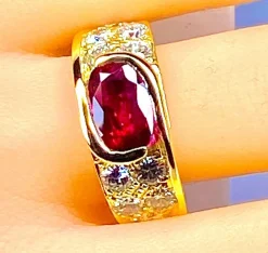Bague or jaune rubis 2,25 carats et 10 diamants