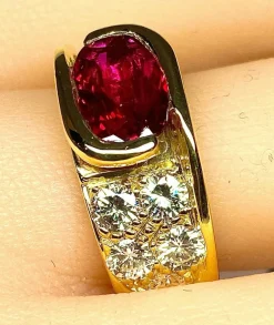 Bague or jaune rubis 2,25 carats et 10 diamants