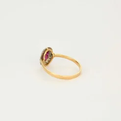 Bague or jaune rubis diamants