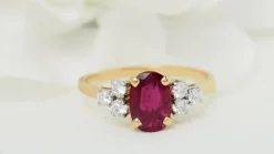 Bague or jaune rubis diamants