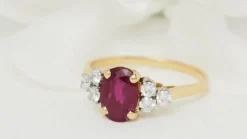 Bague or jaune rubis diamants