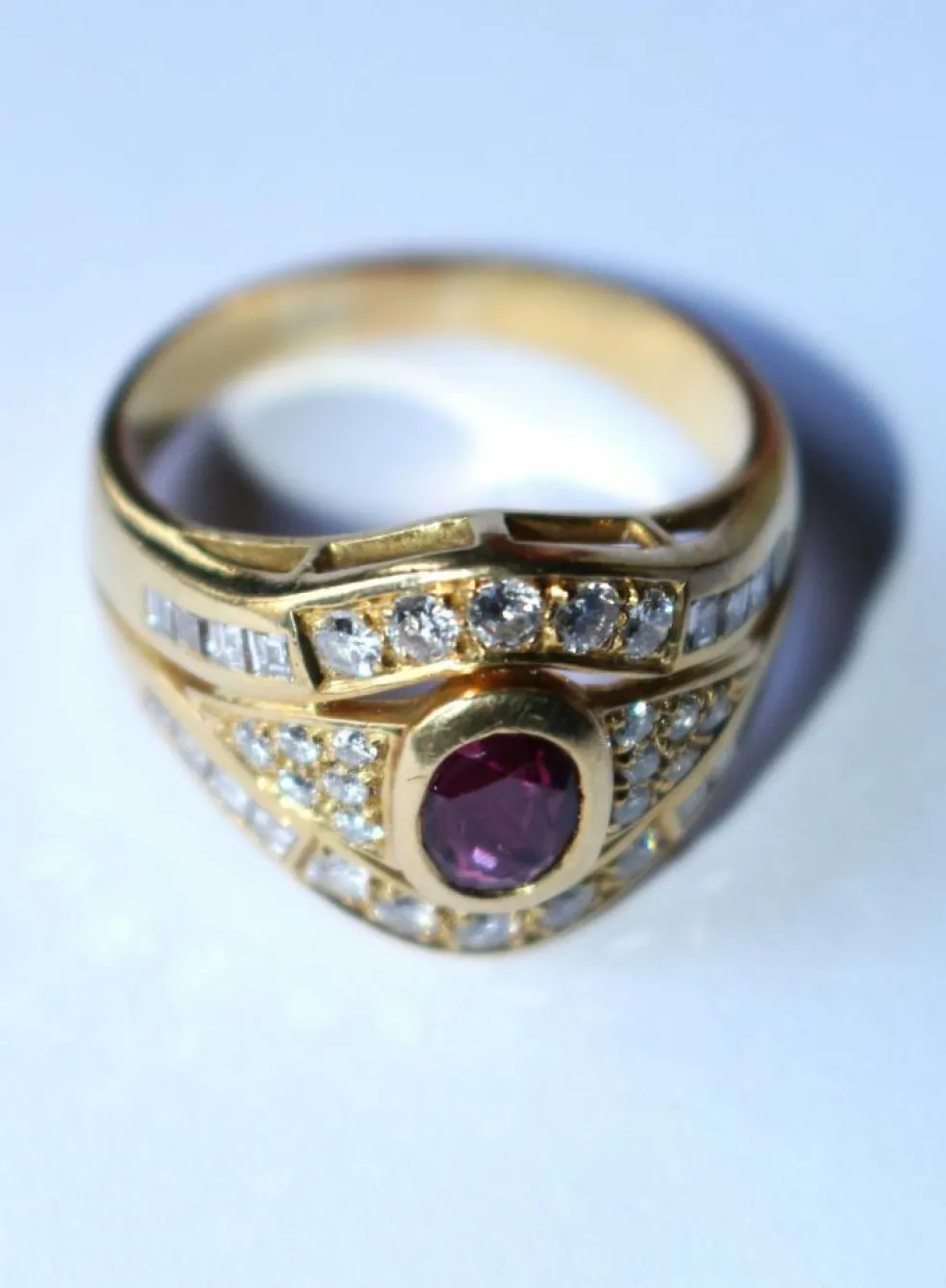 Bague or jaune rubis diamants
