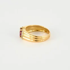 Bague or jaune, rubis et brillants