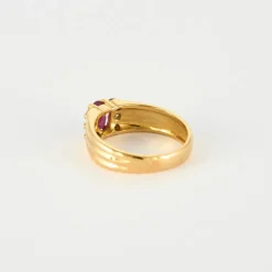 Bague or jaune, rubis et brillants