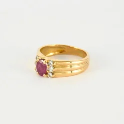 Bague or jaune, rubis et brillants