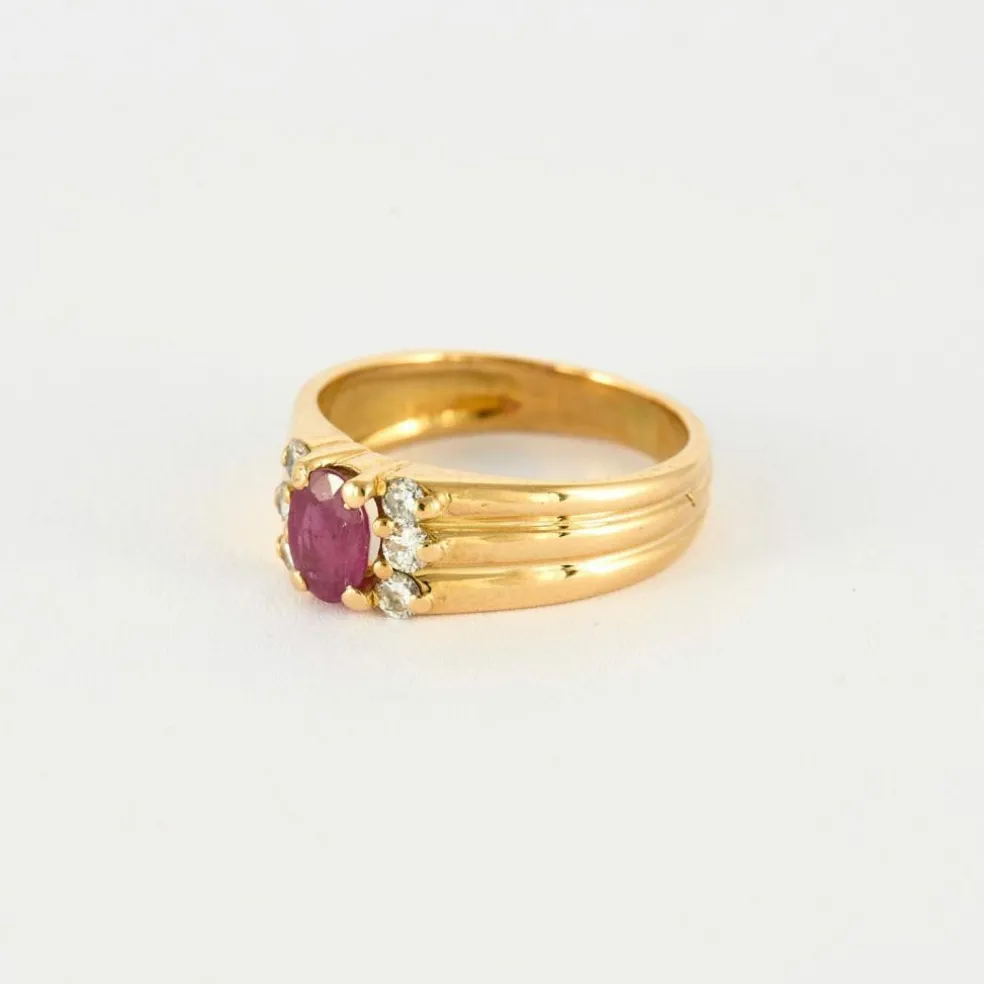 Bague or jaune, rubis et brillants