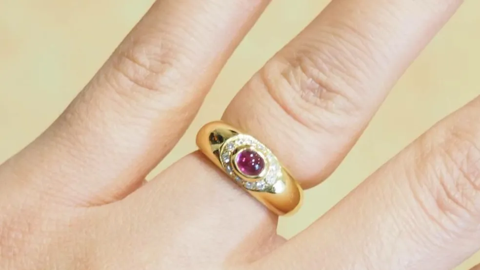 Bague or jaune, rubis et diamants